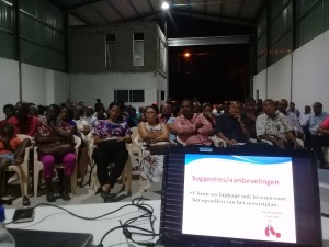 Een indruk van de hoorzitting van het ressort Houttuin in het district Wanica 