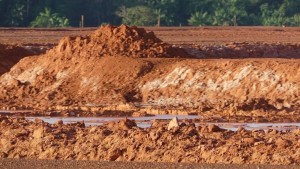 1 Suriname dreigt een omgewoelde zandberg te worden.2