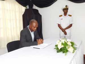 Condoleance register voor slachtoffers bootongeluk (6)