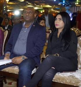 NH-minister Regilio Dodson en echtgenoot Nayra Viana de Sousa (foto: facebook)