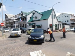 1 Claxonnerende automobilisten uiten zich in de binnenstad tegen de Rij en Voertuigenbelasting