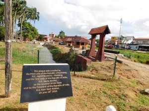 2A  Waka Pasi fu  first lady Bouterse waaldring.1