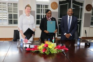 2Verenigde Staten en Suriname ondertekenen Update Air Transport Agreement