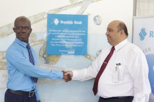 Republic Bank renoveert 11 toiletgroepen van Huize Ashiana