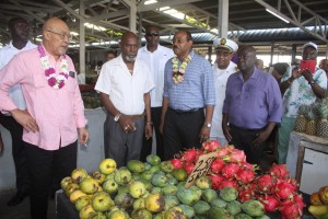 1Centrale markt vereerd met hoog bezoek