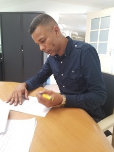 2Su Aid en Staatsolie  tekenen sponsorovereenkomst1