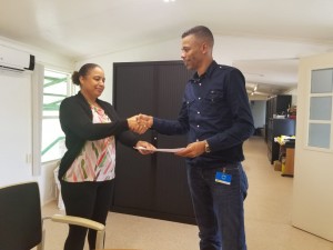 2Su Aid en Staatsolie  tekenen sponsorovereenkomst2