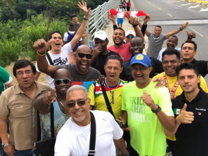Sportjournalisten uit Suriname, Puerto Rico, Mexico en Cuba, op een tour door de stand Santander, Colombia (foto: VSJS)