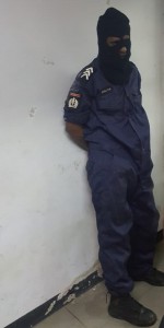 1 Politie Munder houdt criminelen in politie-uniform aan
