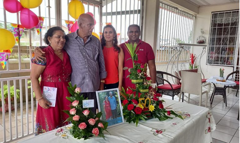Gouden huwelijk voor echtpaar Raghosing – Jhinkoe Rai – Dagblad Suriname