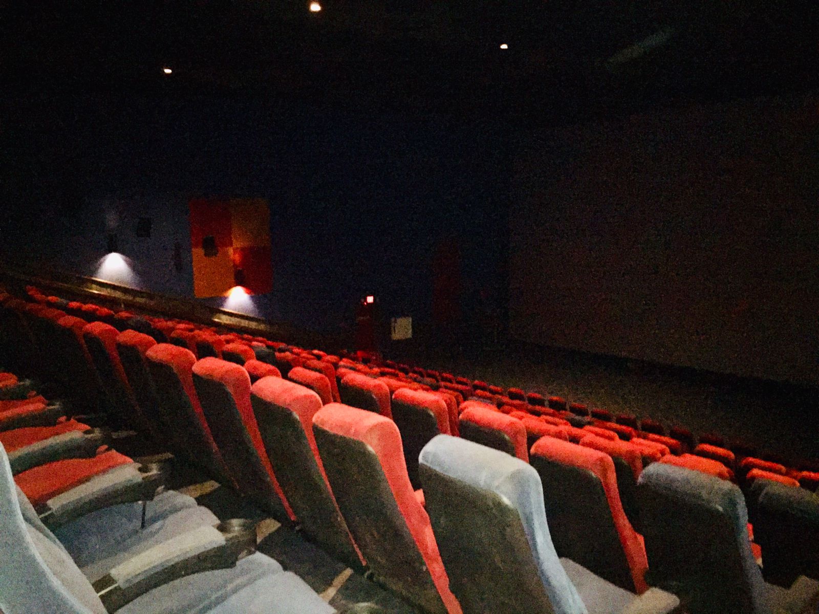 Erwin Emanuels “TBL Cinemas draait nog niet met volle zalen” Dagblad