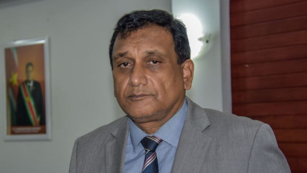 Onderwijs-minister Ori geeft kijk op meertaligheid in het onderwijs